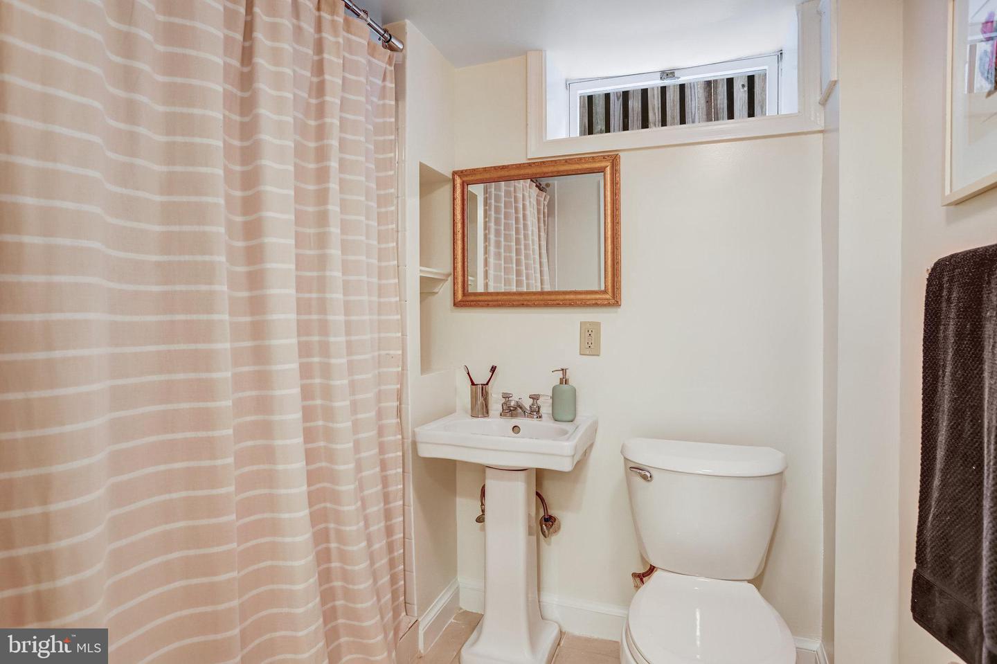 3103 OLIVER ST NW, WASHINGTON, District Of Columbia 20015, 4 Bedrooms Bedrooms, ,3 BathroomsBathrooms,Residential,For sale,3103 OLIVER ST NW,DCDC2201632 MLS # DCDC2201632