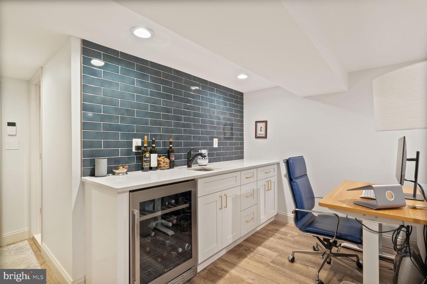 16 E MONROE AVE, ALEXANDRIA, Virginia 22301, 3 Bedrooms Bedrooms, ,2 BathroomsBathrooms,Residential,For sale,16 E MONROE AVE,VAAX2045530 MLS # VAAX2045530