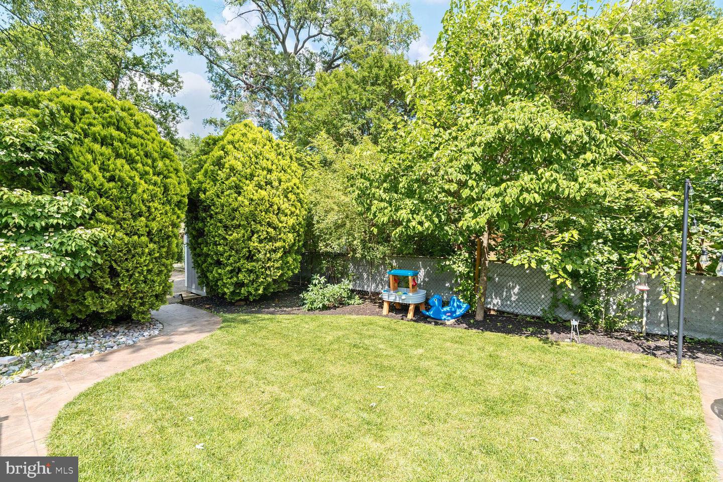 16 E MONROE AVE, ALEXANDRIA, Virginia 22301, 3 Bedrooms Bedrooms, ,2 BathroomsBathrooms,Residential,For sale,16 E MONROE AVE,VAAX2045530 MLS # VAAX2045530
