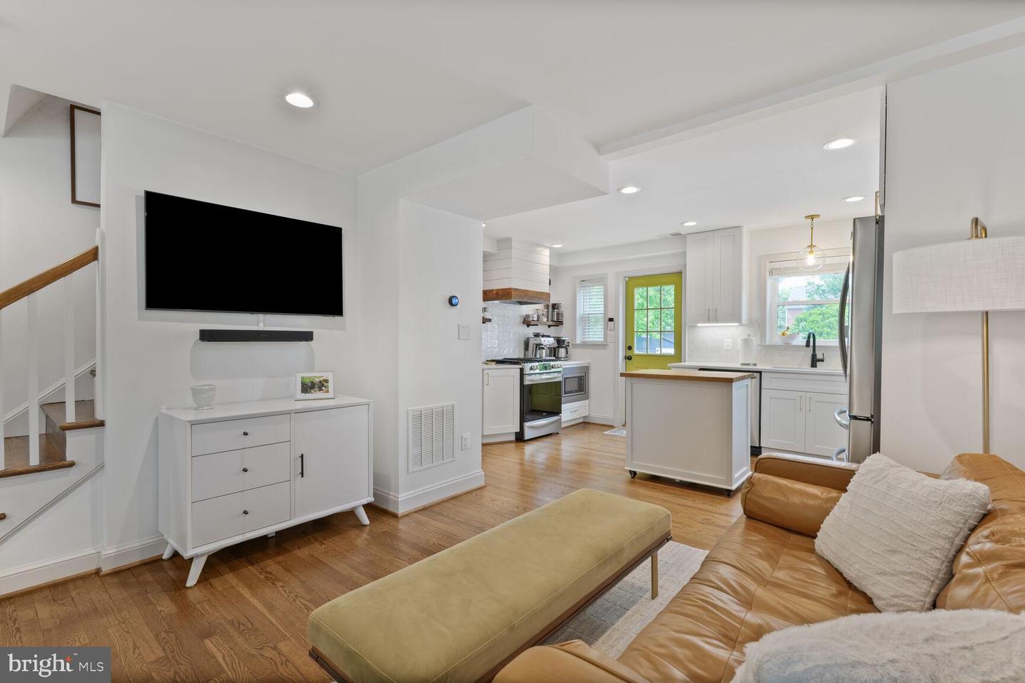 16 E MONROE AVE, ALEXANDRIA, Virginia 22301, 3 Bedrooms Bedrooms, ,2 BathroomsBathrooms,Residential,For sale,16 E MONROE AVE,VAAX2045530 MLS # VAAX2045530