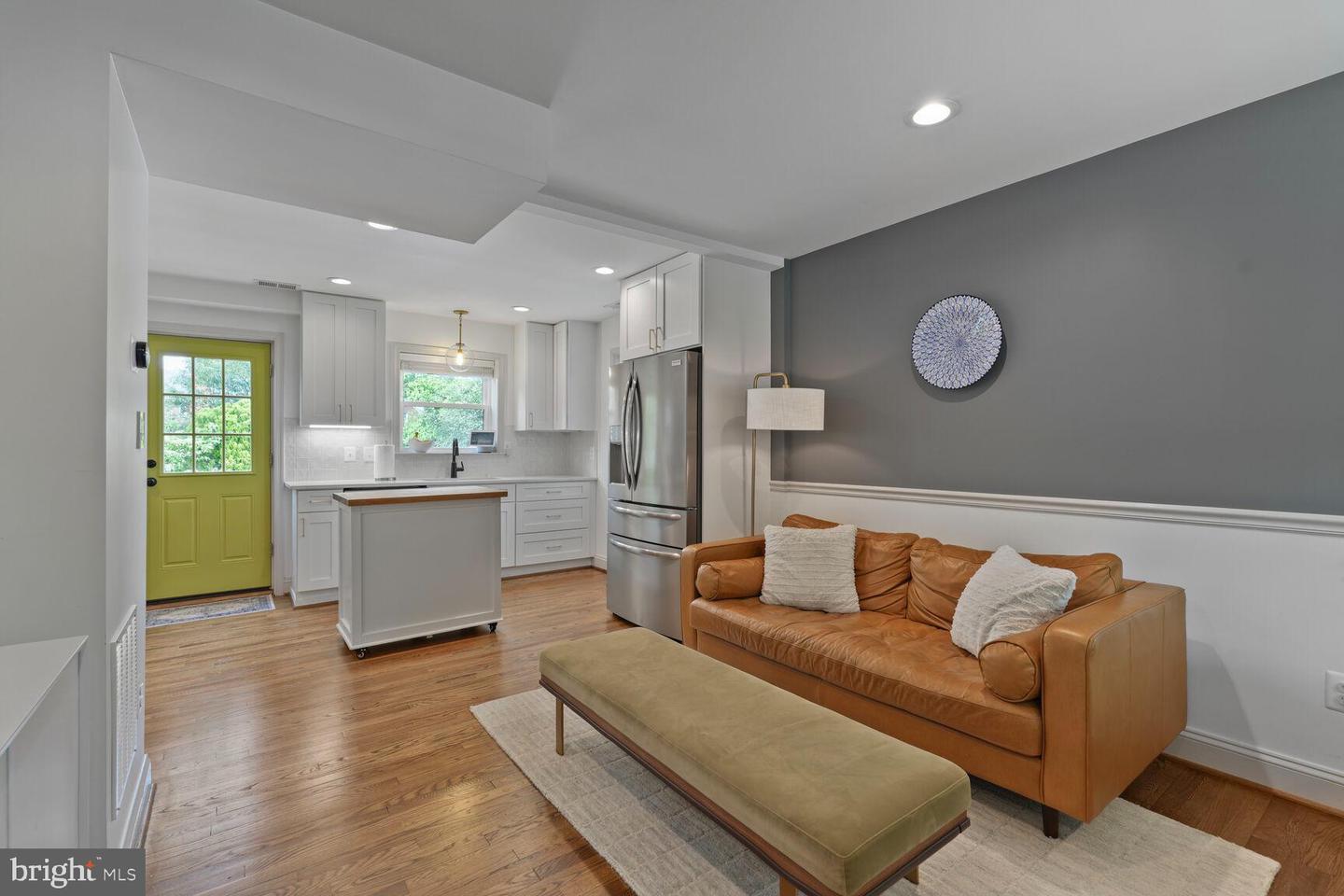 16 E MONROE AVE, ALEXANDRIA, Virginia 22301, 3 Bedrooms Bedrooms, ,2 BathroomsBathrooms,Residential,For sale,16 E MONROE AVE,VAAX2045530 MLS # VAAX2045530