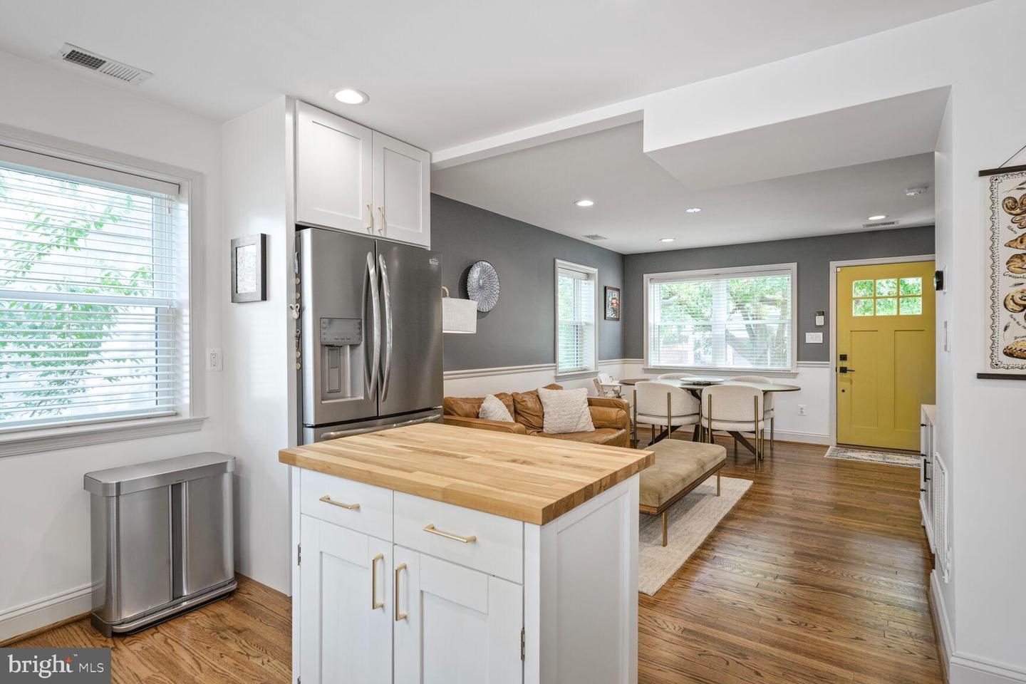 16 E MONROE AVE, ALEXANDRIA, Virginia 22301, 3 Bedrooms Bedrooms, ,2 BathroomsBathrooms,Residential,For sale,16 E MONROE AVE,VAAX2045530 MLS # VAAX2045530