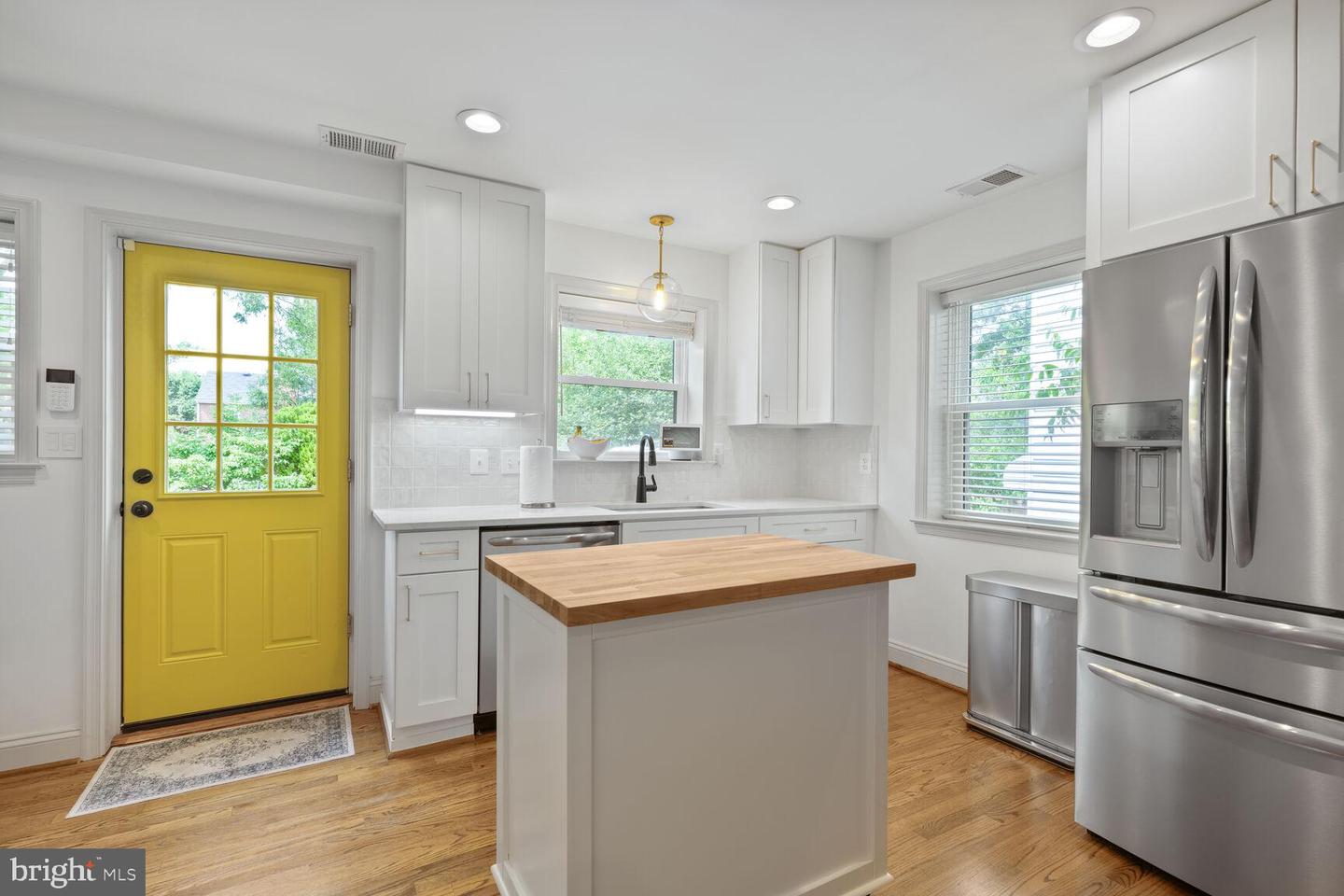 16 E MONROE AVE, ALEXANDRIA, Virginia 22301, 3 Bedrooms Bedrooms, ,2 BathroomsBathrooms,Residential,For sale,16 E MONROE AVE,VAAX2045530 MLS # VAAX2045530