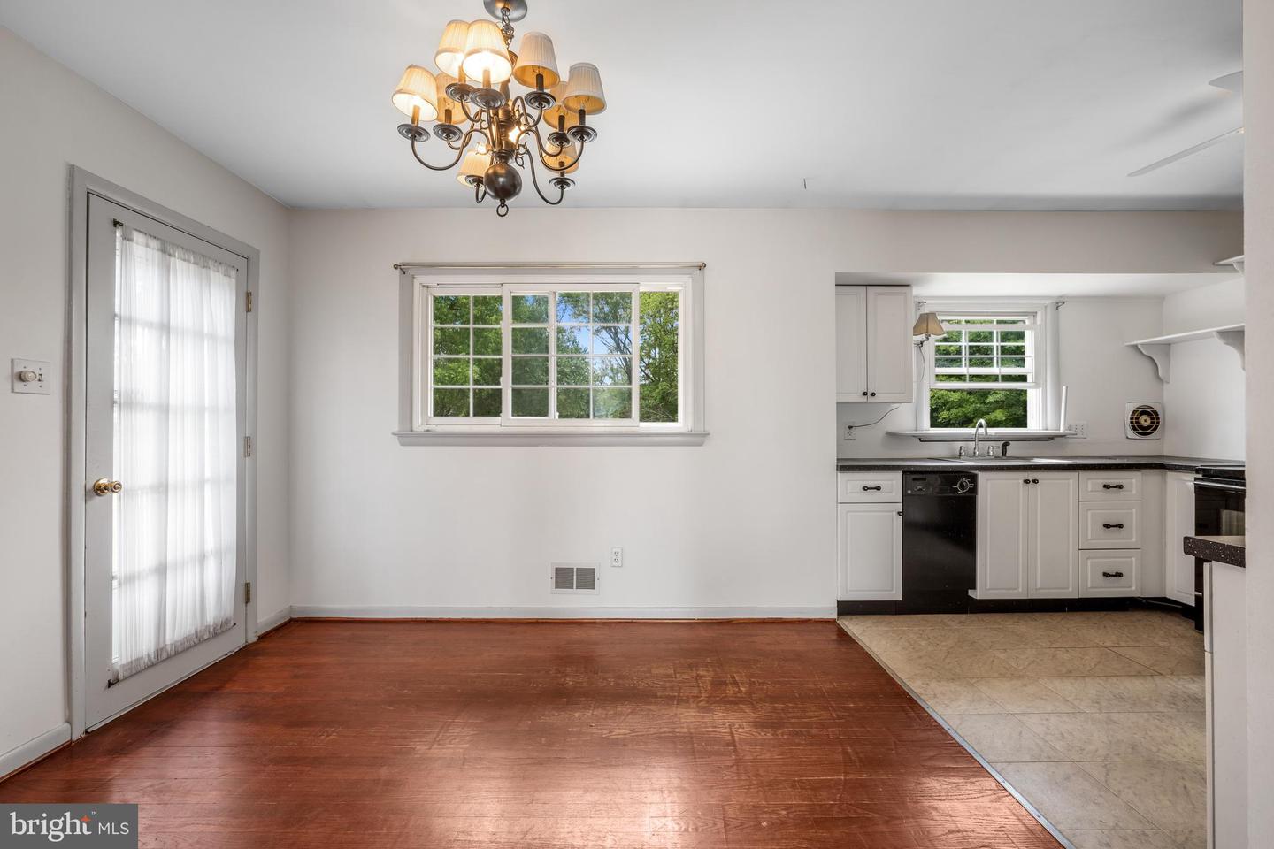 807 FULTON PL, WOODBRIDGE, Virginia 22191, 3 Bedrooms Bedrooms, ,2 BathroomsBathrooms,Residential,For sale,807 FULTON PL,VAPW2095188 MLS # VAPW2095188