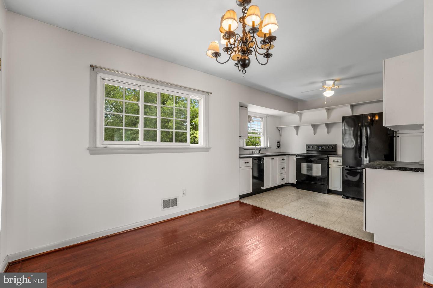 807 FULTON PL, WOODBRIDGE, Virginia 22191, 3 Bedrooms Bedrooms, ,2 BathroomsBathrooms,Residential,For sale,807 FULTON PL,VAPW2095188 MLS # VAPW2095188