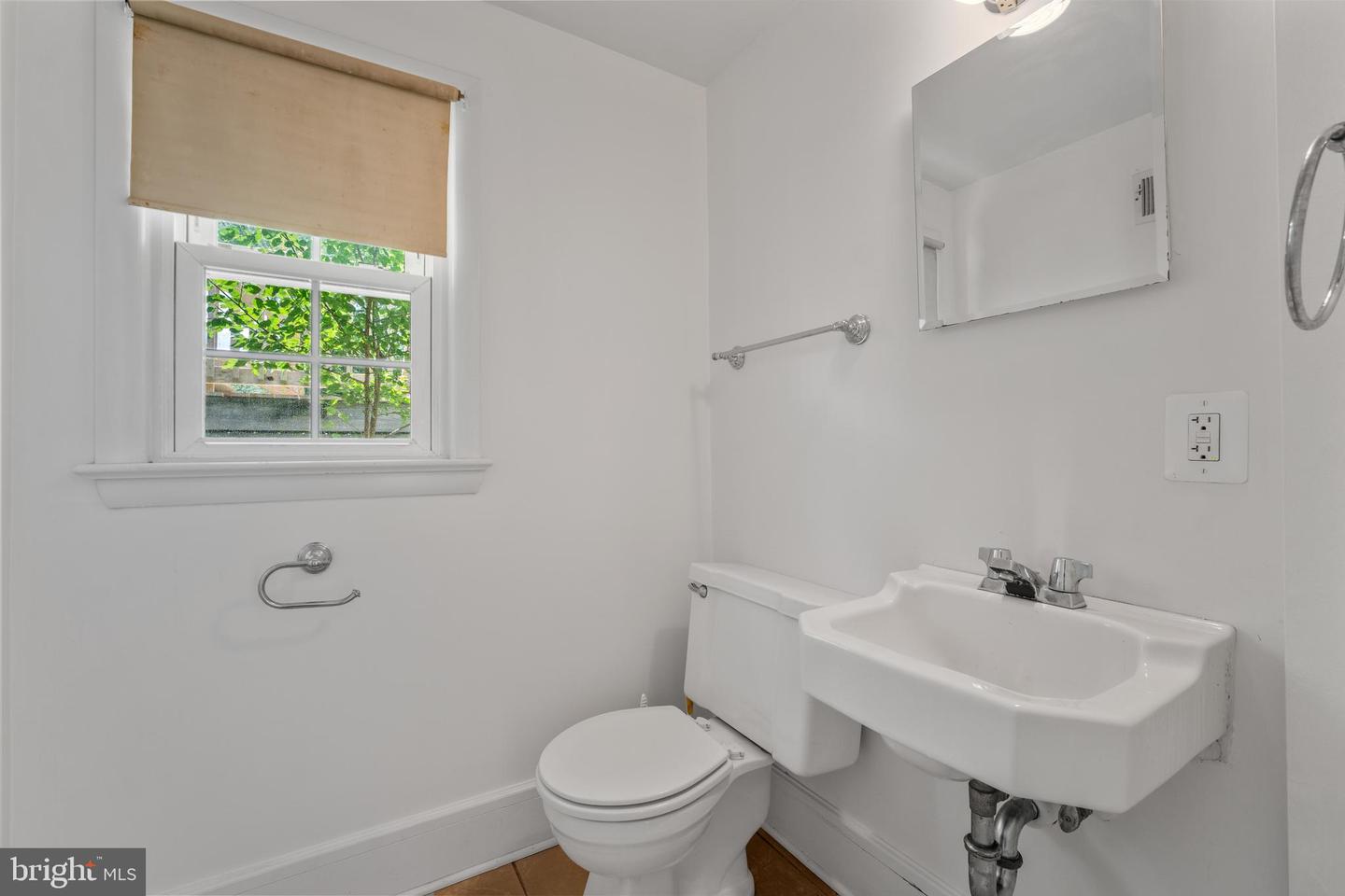 807 FULTON PL, WOODBRIDGE, Virginia 22191, 3 Bedrooms Bedrooms, ,2 BathroomsBathrooms,Residential,For sale,807 FULTON PL,VAPW2095188 MLS # VAPW2095188