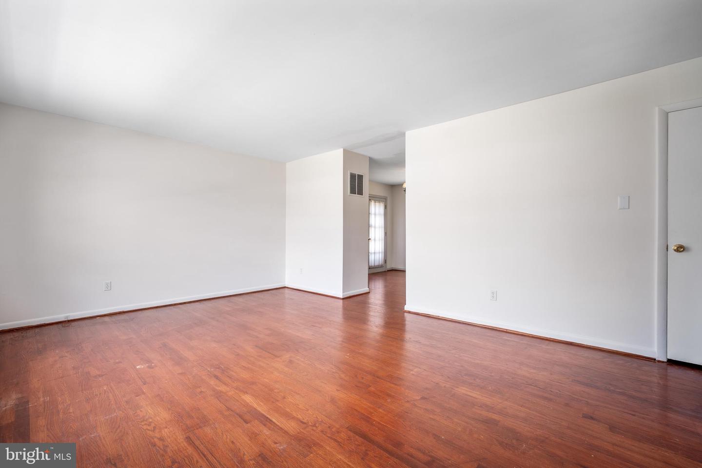 807 FULTON PL, WOODBRIDGE, Virginia 22191, 3 Bedrooms Bedrooms, ,2 BathroomsBathrooms,Residential,For sale,807 FULTON PL,VAPW2095188 MLS # VAPW2095188