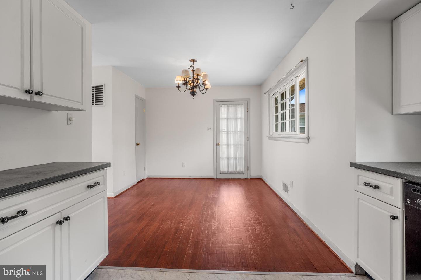 807 FULTON PL, WOODBRIDGE, Virginia 22191, 3 Bedrooms Bedrooms, ,2 BathroomsBathrooms,Residential,For sale,807 FULTON PL,VAPW2095188 MLS # VAPW2095188