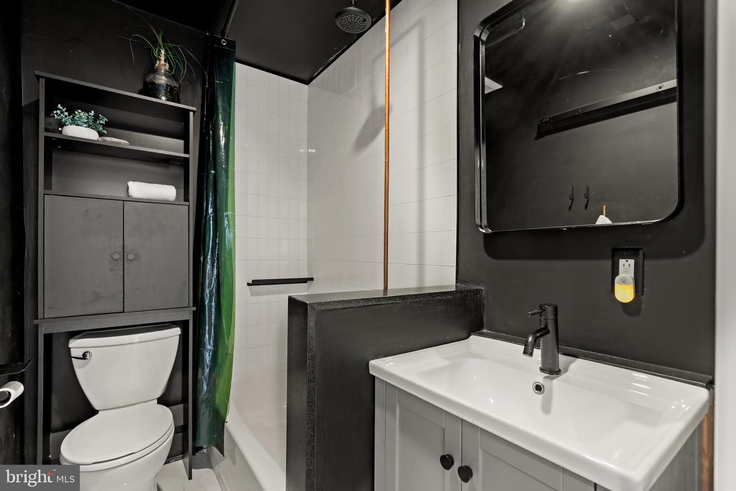 2305 18TH ST NW #406, WASHINGTON, District Of Columbia 20009, 1 Bedroom Bedrooms, ,1 BathroomBathrooms,Residential,For sale,2305 18TH ST NW #406,DCDC2201356 MLS # DCDC2201356