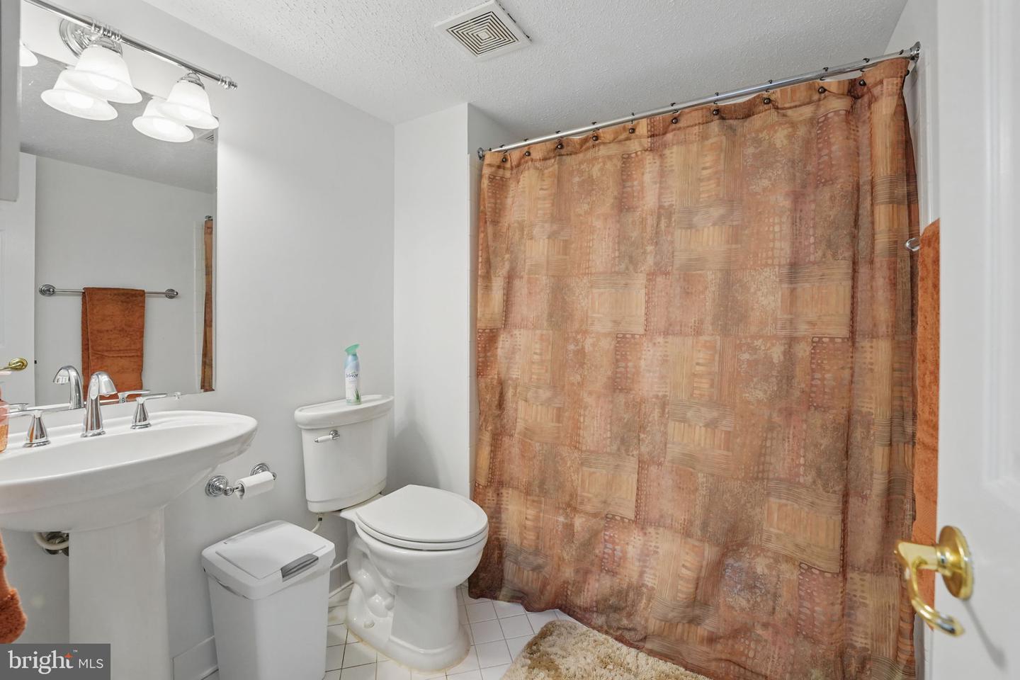 6305 THIN LEAF PL, WOODBRIDGE, Virginia 22193, 3 Bedrooms Bedrooms, ,3 BathroomsBathrooms,Residential,For sale,6305 THIN LEAF PL,VAPW2095018 MLS # VAPW2095018