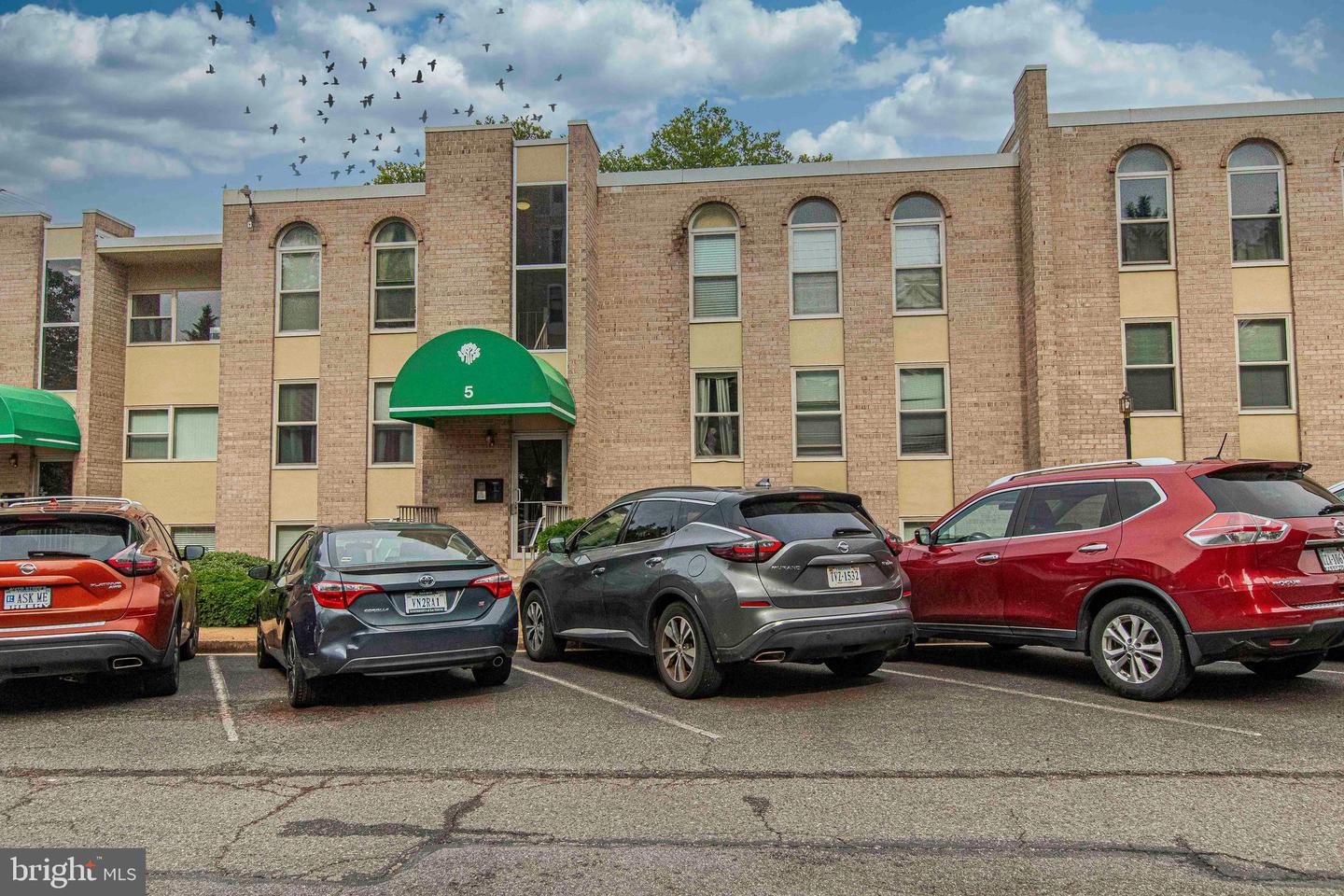 5 CANTERBURY SQ #201, ALEXANDRIA, Virginia 22304, 1 Bedroom Bedrooms, ,1 BathroomBathrooms,Residential,For sale,5 CANTERBURY SQ #201,VAAX2045492 MLS # VAAX2045492