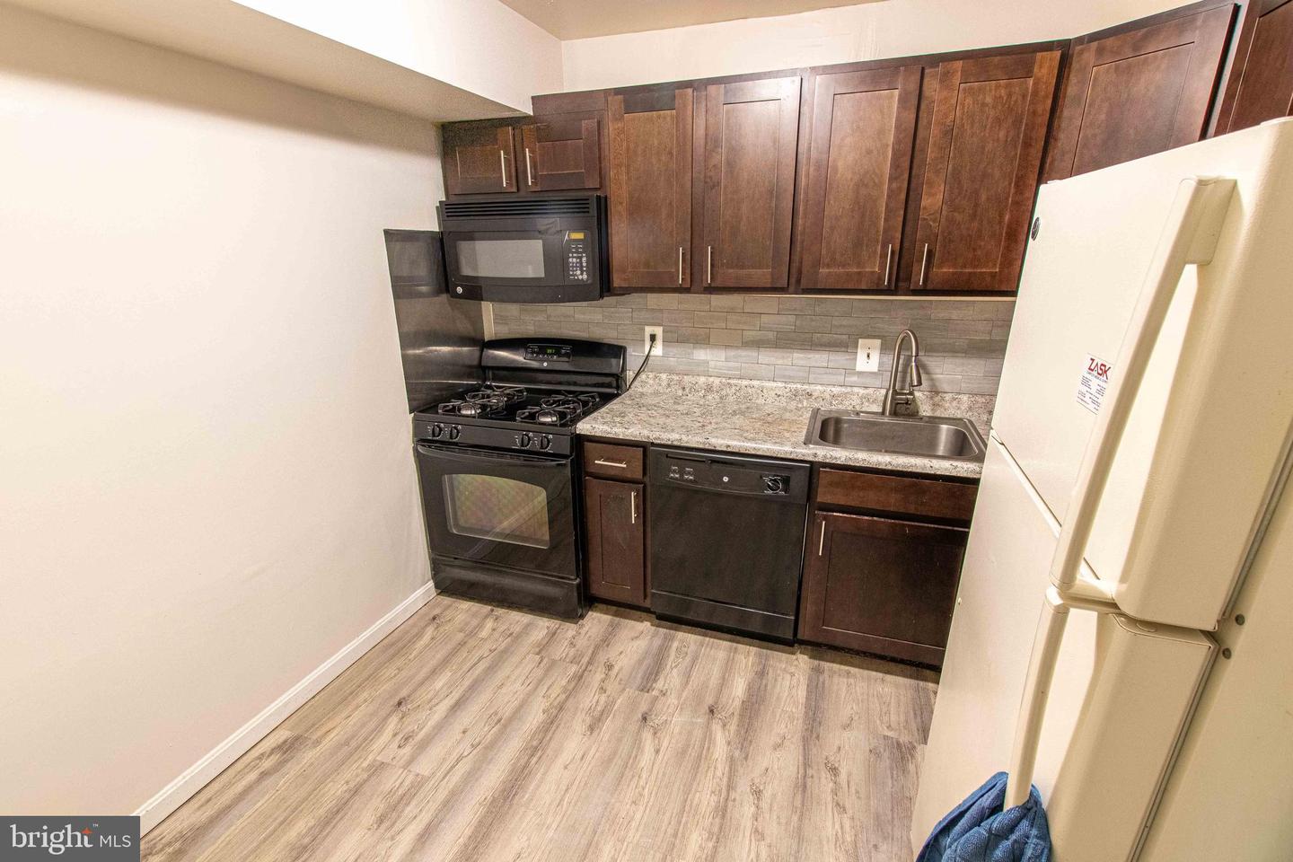 5 CANTERBURY SQ #201, ALEXANDRIA, Virginia 22304, 1 Bedroom Bedrooms, ,1 BathroomBathrooms,Residential,For sale,5 CANTERBURY SQ #201,VAAX2045492 MLS # VAAX2045492