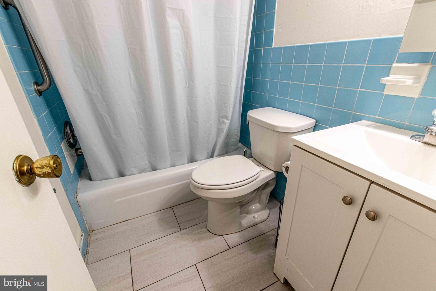 5 CANTERBURY SQ #201, ALEXANDRIA, Virginia 22304, 1 Bedroom Bedrooms, ,1 BathroomBathrooms,Residential,For sale,5 CANTERBURY SQ #201,VAAX2045492 MLS # VAAX2045492