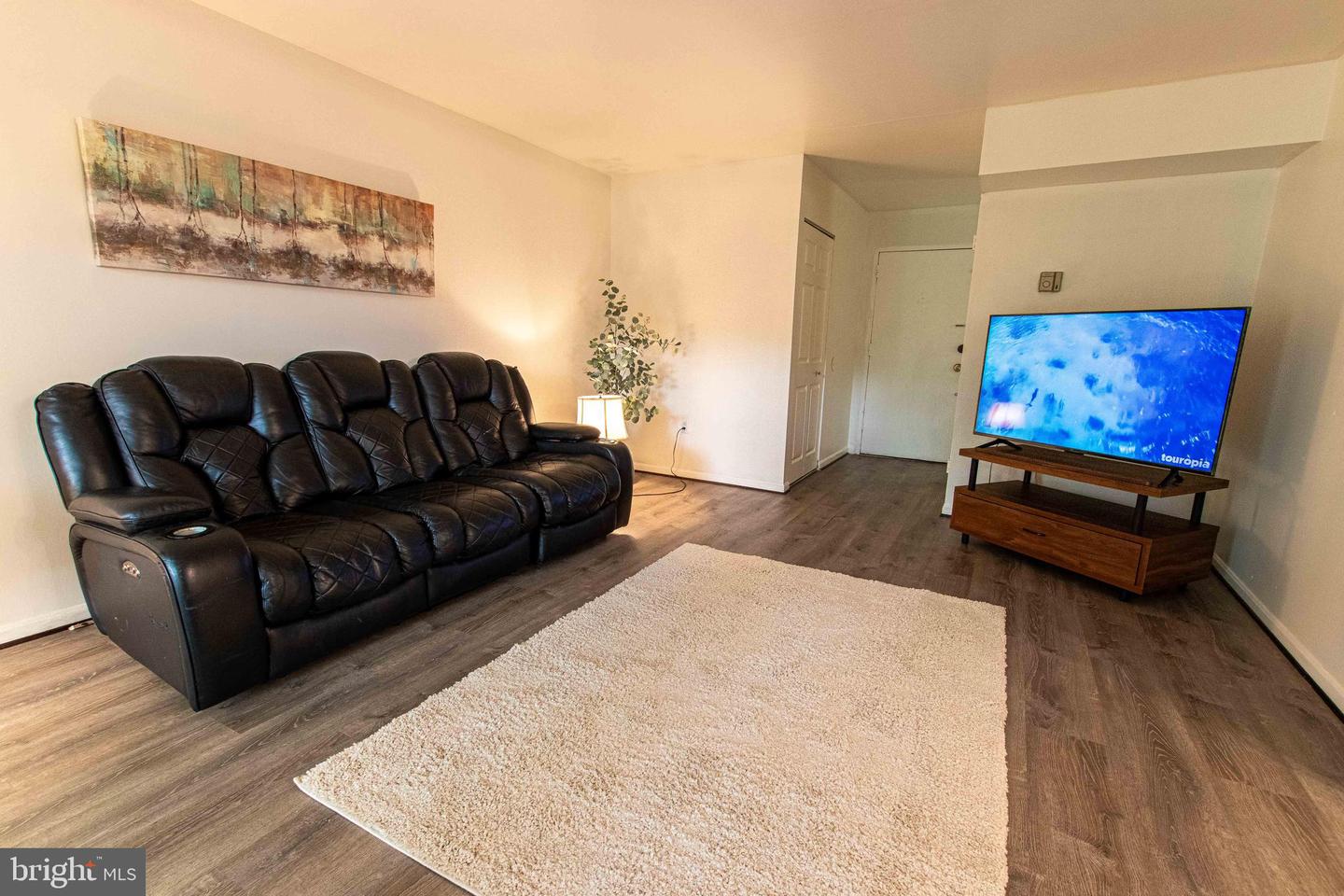 5 CANTERBURY SQ #201, ALEXANDRIA, Virginia 22304, 1 Bedroom Bedrooms, ,1 BathroomBathrooms,Residential,For sale,5 CANTERBURY SQ #201,VAAX2045492 MLS # VAAX2045492
