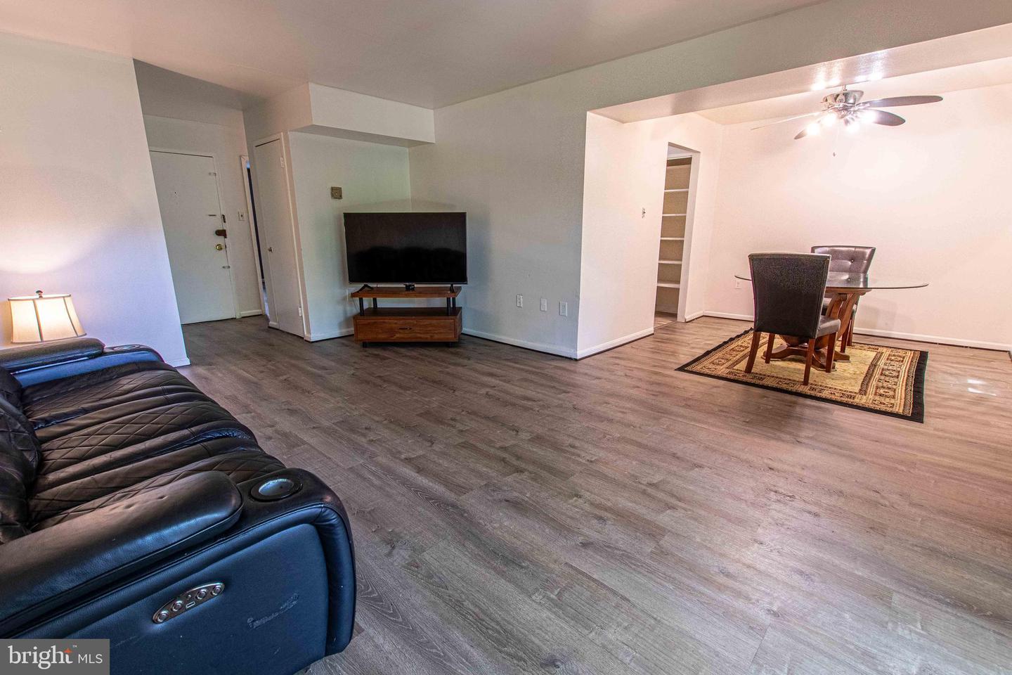 5 CANTERBURY SQ #201, ALEXANDRIA, Virginia 22304, 1 Bedroom Bedrooms, ,1 BathroomBathrooms,Residential,For sale,5 CANTERBURY SQ #201,VAAX2045492 MLS # VAAX2045492