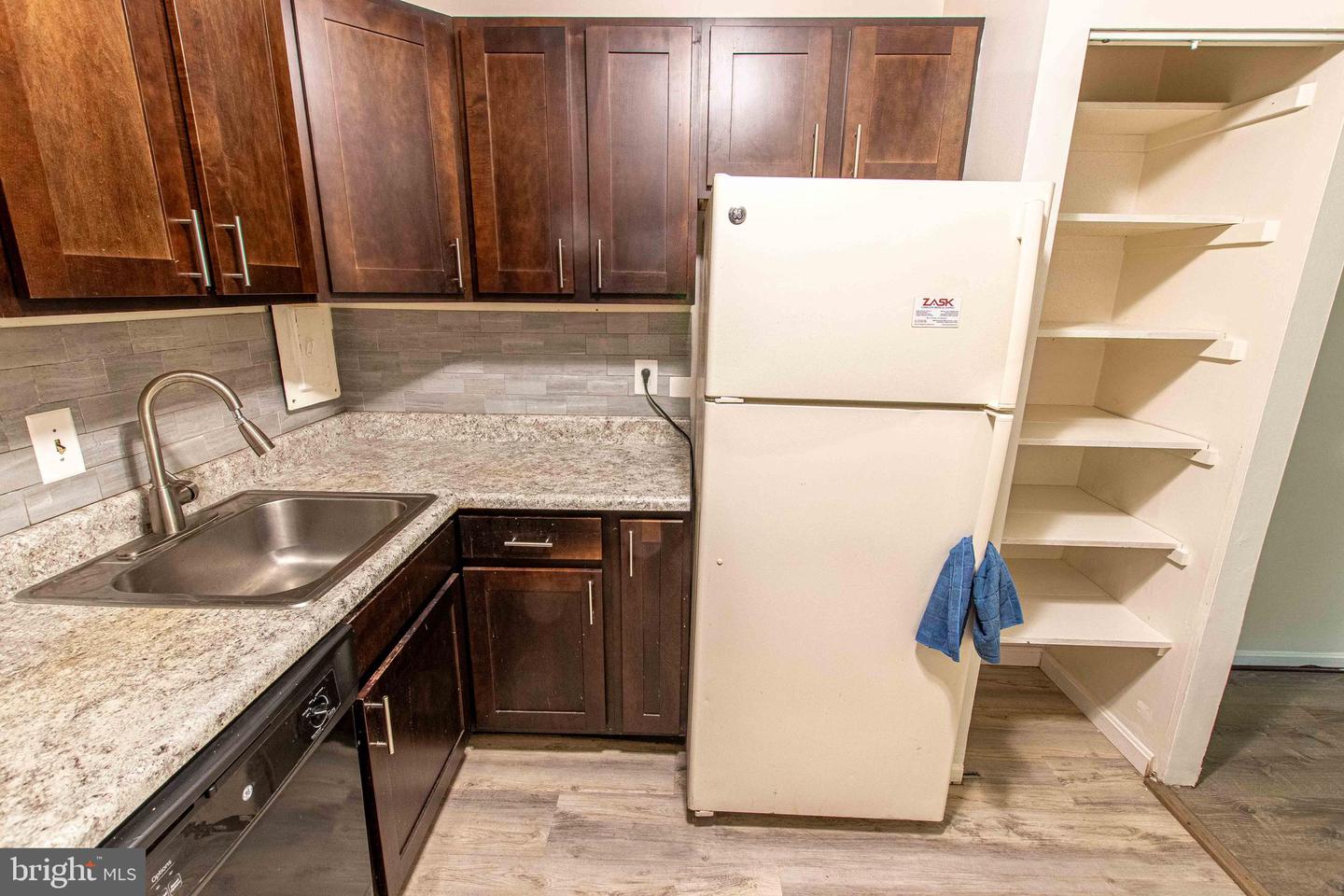 5 CANTERBURY SQ #201, ALEXANDRIA, Virginia 22304, 1 Bedroom Bedrooms, ,1 BathroomBathrooms,Residential,For sale,5 CANTERBURY SQ #201,VAAX2045492 MLS # VAAX2045492