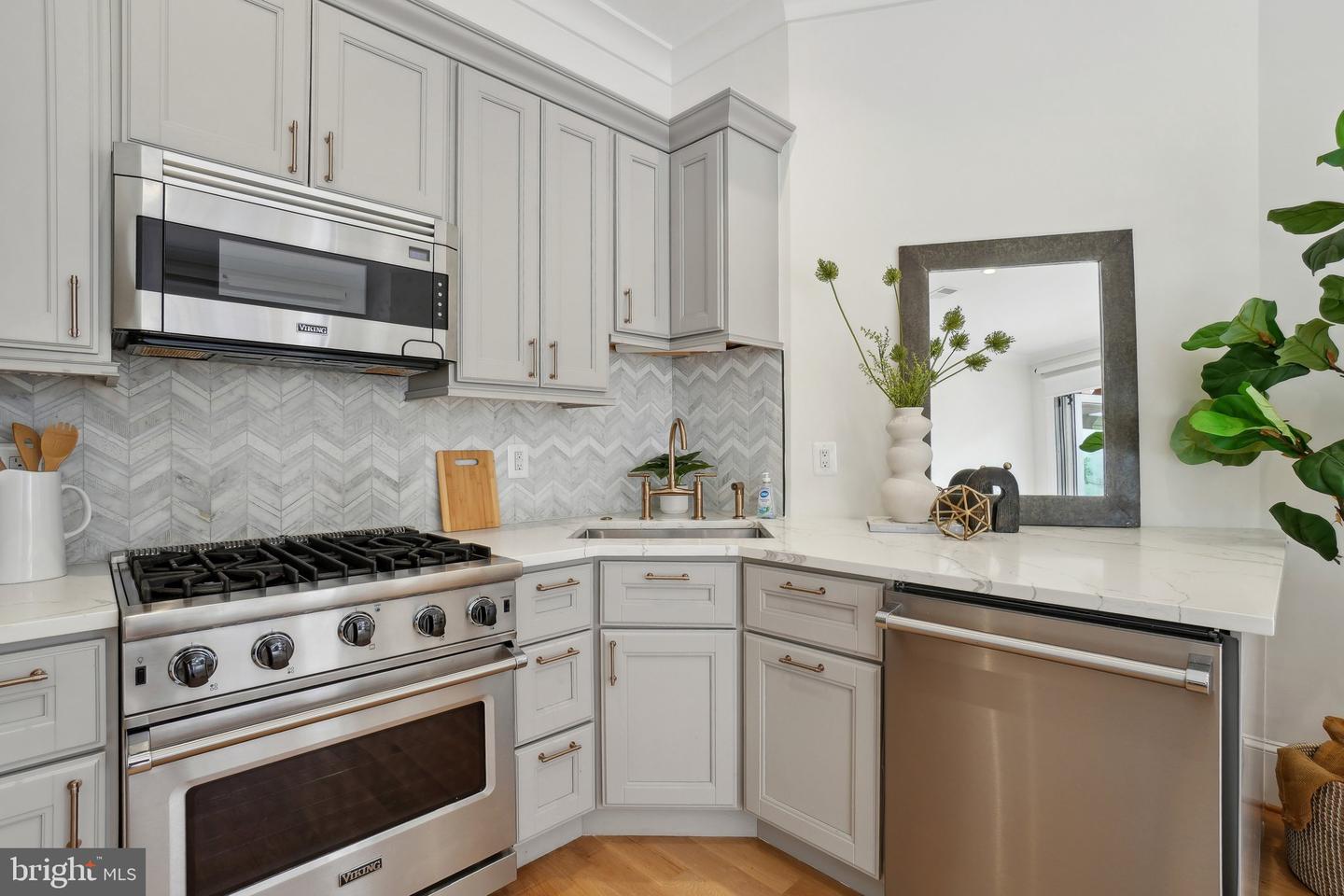 408 M ST NW #4, WASHINGTON, District Of Columbia 20001, 2 Bedrooms Bedrooms, ,2 BathroomsBathrooms,Residential,For sale,408 M ST NW #4,DCDC2201674 MLS # DCDC2201674
