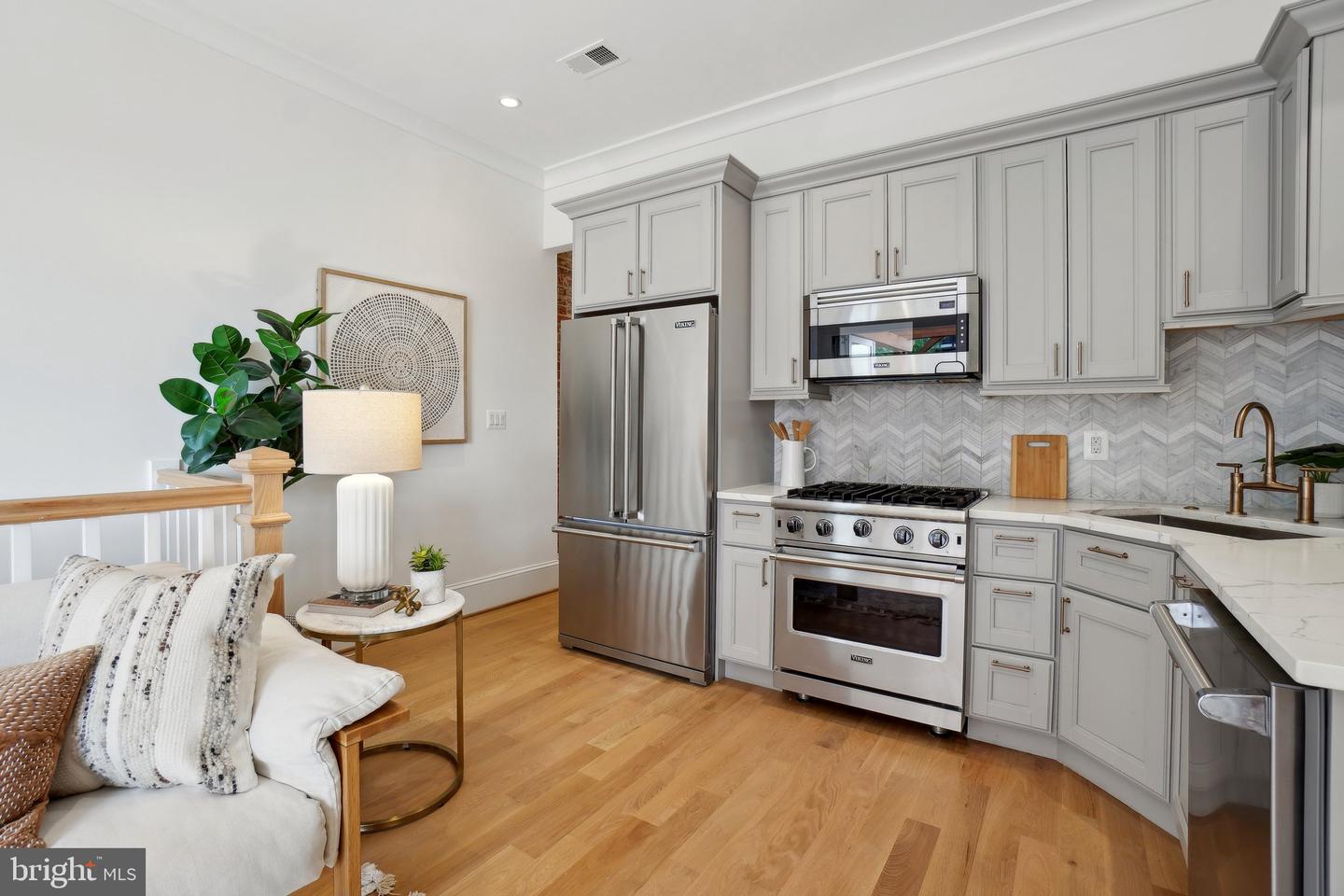 408 M ST NW #4, WASHINGTON, District Of Columbia 20001, 2 Bedrooms Bedrooms, ,2 BathroomsBathrooms,Residential,For sale,408 M ST NW #4,DCDC2201674 MLS # DCDC2201674