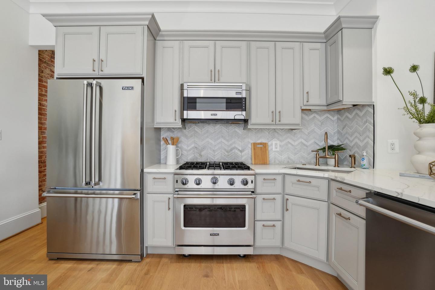 408 M ST NW #4, WASHINGTON, District Of Columbia 20001, 2 Bedrooms Bedrooms, ,2 BathroomsBathrooms,Residential,For sale,408 M ST NW #4,DCDC2201674 MLS # DCDC2201674