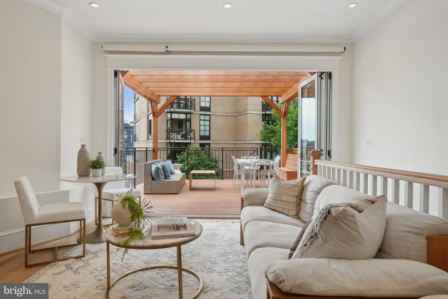 408 M ST NW #4, WASHINGTON, District Of Columbia 20001, 2 Bedrooms Bedrooms, ,2 BathroomsBathrooms,Residential,For sale,408 M ST NW #4,DCDC2201674 MLS # DCDC2201674