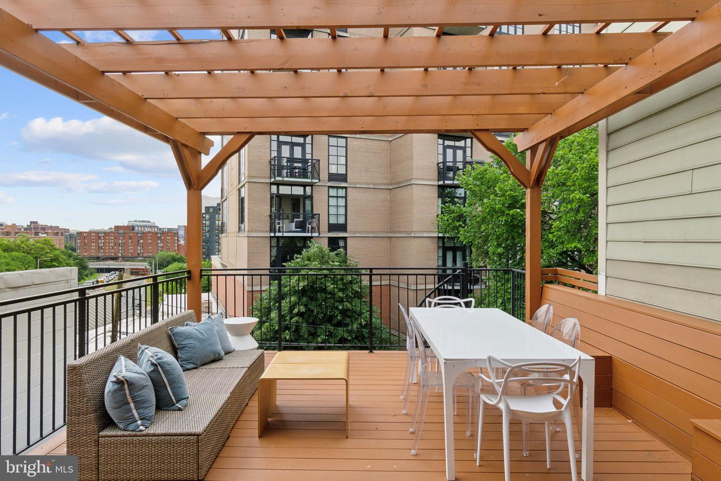 408 M ST NW #4, WASHINGTON, District Of Columbia 20001, 2 Bedrooms Bedrooms, ,2 BathroomsBathrooms,Residential,For sale,408 M ST NW #4,DCDC2201674 MLS # DCDC2201674