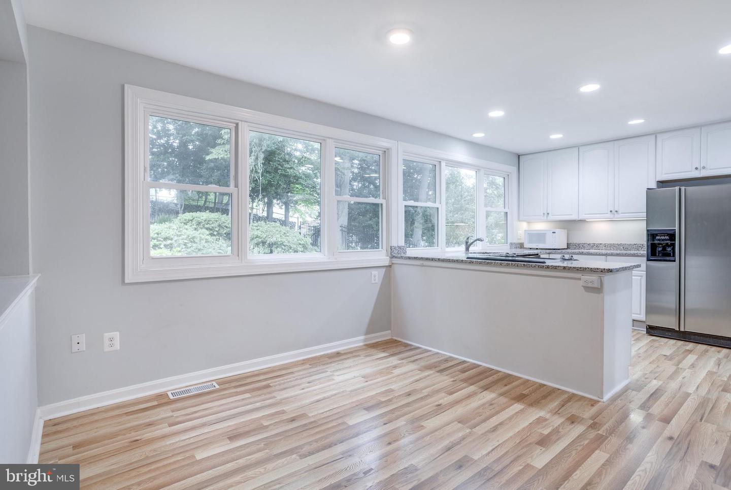 9302 LUNDY CT, BURKE, Virginia 22015, 5 Bedrooms Bedrooms, ,3 BathroomsBathrooms,Residential,For sale,9302 LUNDY CT,VAFX2242260 MLS # VAFX2242260