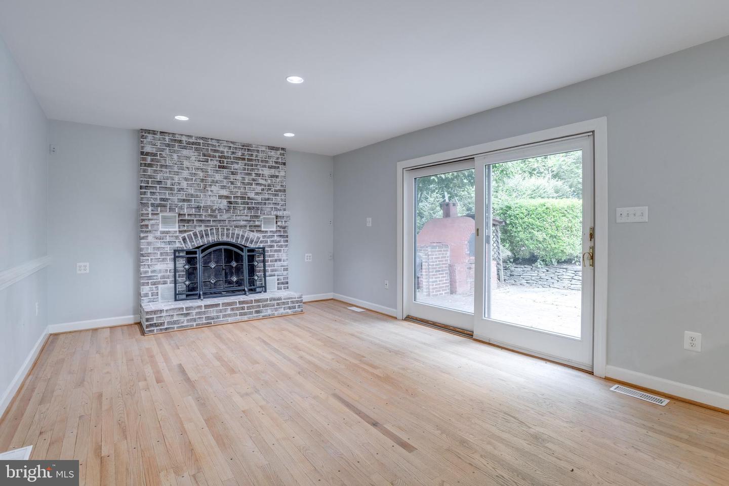 9302 LUNDY CT, BURKE, Virginia 22015, 5 Bedrooms Bedrooms, ,3 BathroomsBathrooms,Residential,For sale,9302 LUNDY CT,VAFX2242260 MLS # VAFX2242260
