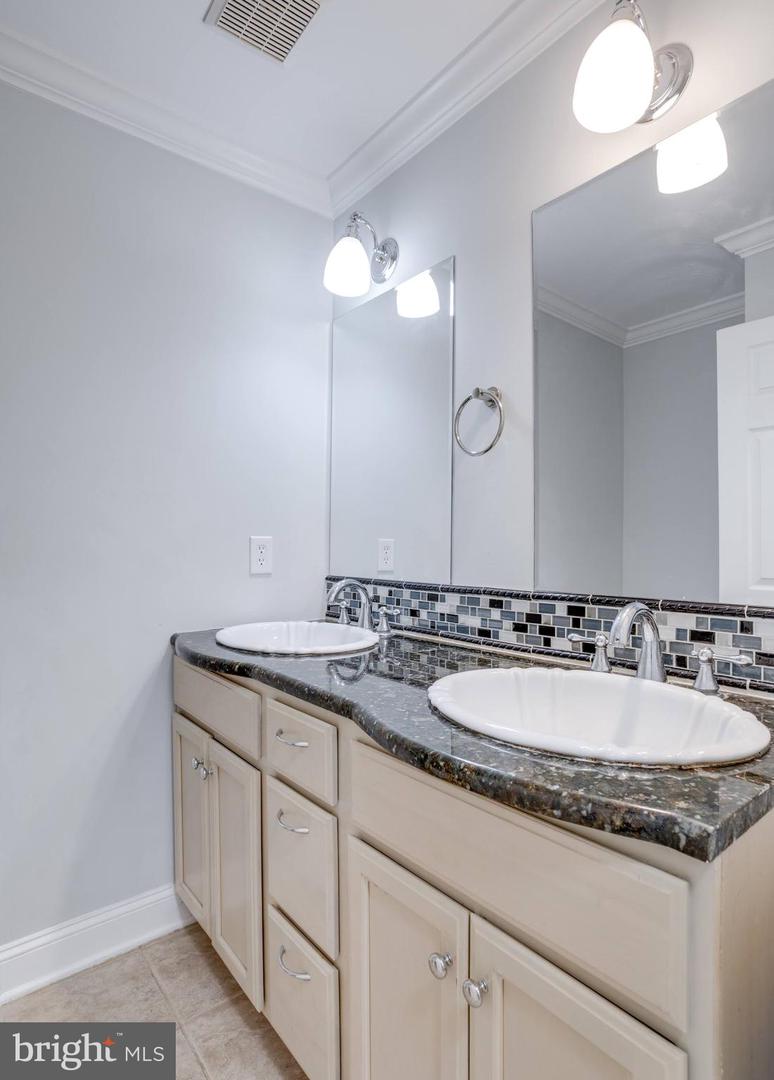 9302 LUNDY CT, BURKE, Virginia 22015, 5 Bedrooms Bedrooms, ,3 BathroomsBathrooms,Residential,For sale,9302 LUNDY CT,VAFX2242260 MLS # VAFX2242260