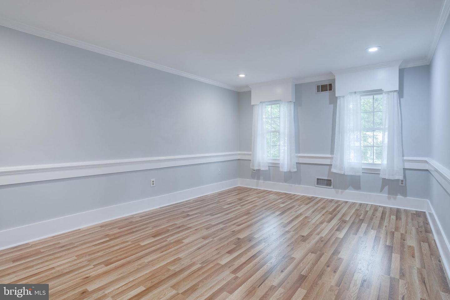 9302 LUNDY CT, BURKE, Virginia 22015, 5 Bedrooms Bedrooms, ,3 BathroomsBathrooms,Residential,For sale,9302 LUNDY CT,VAFX2242260 MLS # VAFX2242260