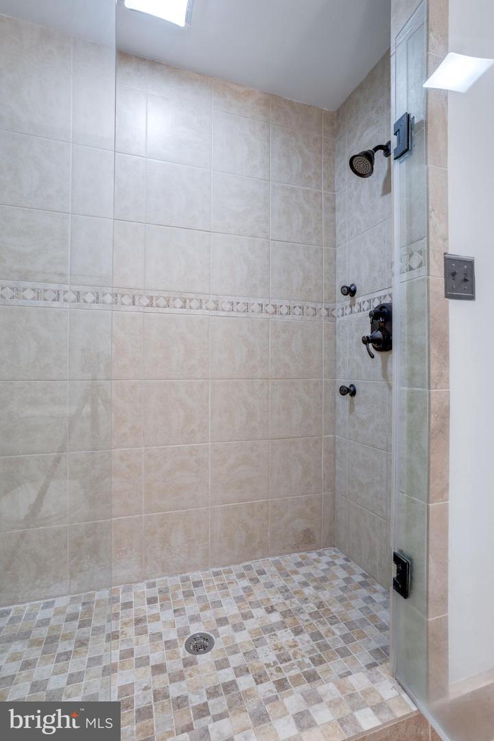 9302 LUNDY CT, BURKE, Virginia 22015, 5 Bedrooms Bedrooms, ,3 BathroomsBathrooms,Residential,For sale,9302 LUNDY CT,VAFX2242260 MLS # VAFX2242260