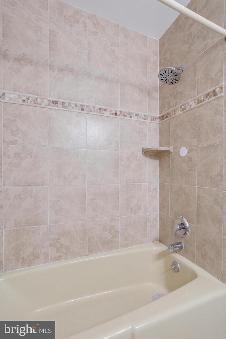 9302 LUNDY CT, BURKE, Virginia 22015, 5 Bedrooms Bedrooms, ,3 BathroomsBathrooms,Residential,For sale,9302 LUNDY CT,VAFX2242260 MLS # VAFX2242260