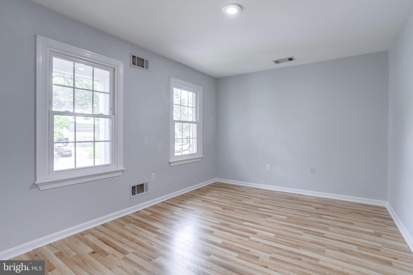 9302 LUNDY CT, BURKE, Virginia 22015, 5 Bedrooms Bedrooms, ,3 BathroomsBathrooms,Residential,For sale,9302 LUNDY CT,VAFX2242260 MLS # VAFX2242260