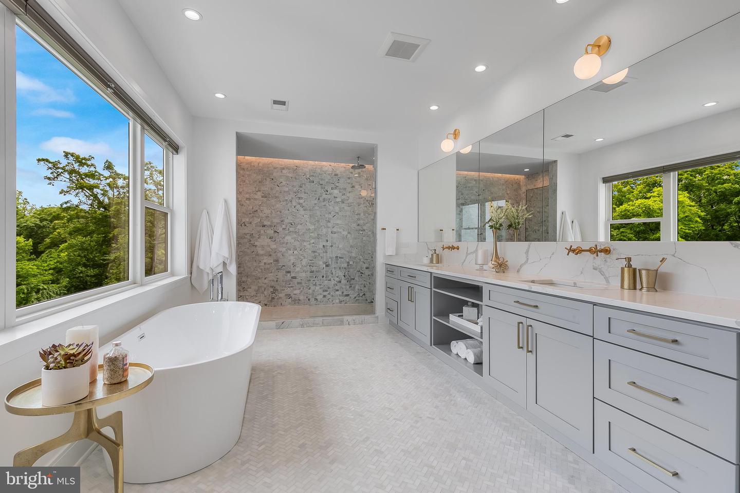 5914 WOODLEY RD, MCLEAN, Virginia 22101, 6 Bedrooms Bedrooms, ,6 BathroomsBathrooms,Residential,For sale,5914 WOODLEY RD,VAFX2223236 MLS # VAFX2223236