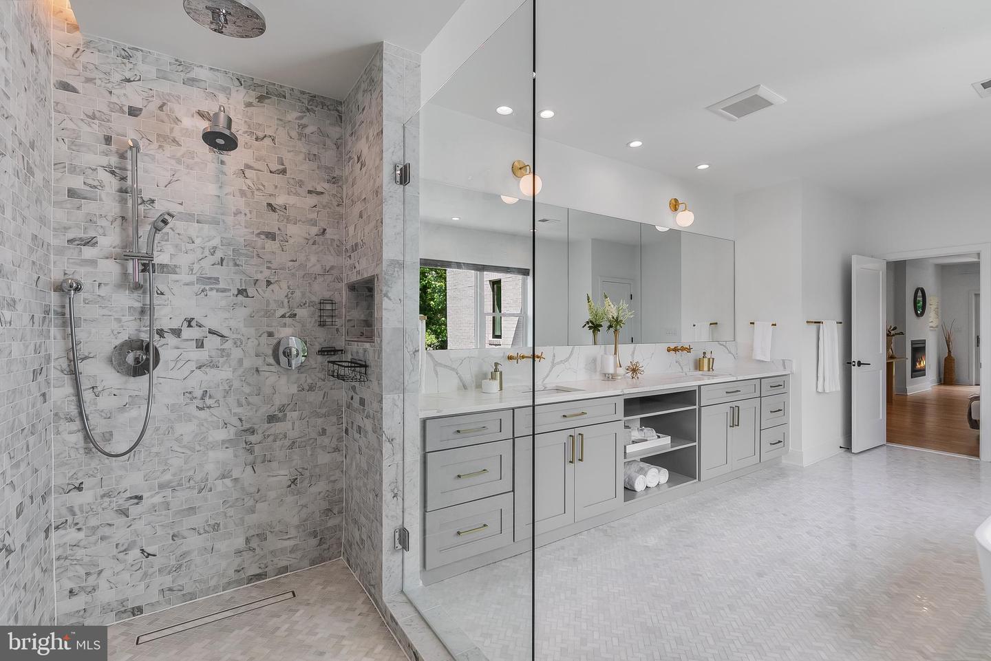 5914 WOODLEY RD, MCLEAN, Virginia 22101, 6 Bedrooms Bedrooms, ,6 BathroomsBathrooms,Residential,For sale,5914 WOODLEY RD,VAFX2223236 MLS # VAFX2223236