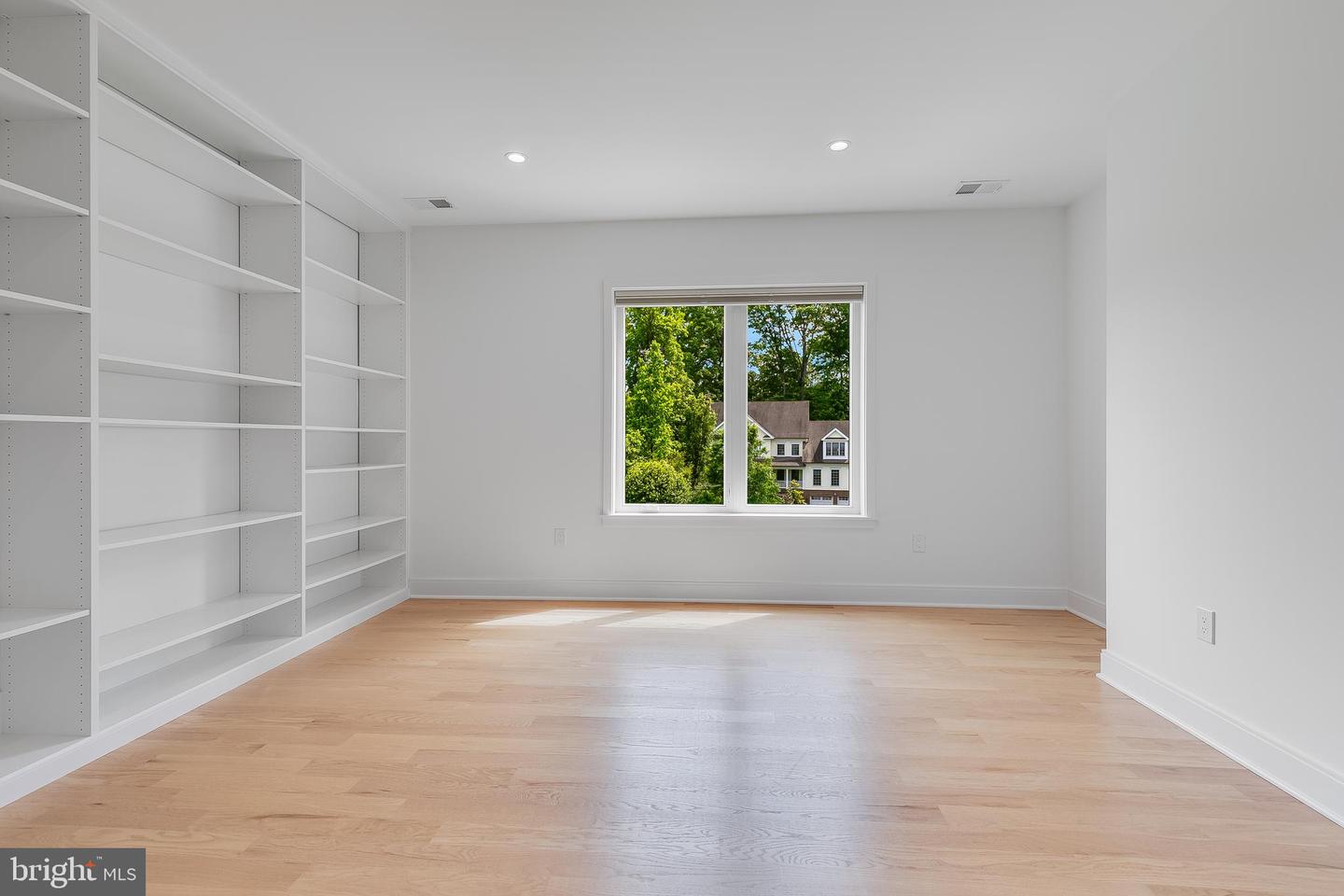 5914 WOODLEY RD, MCLEAN, Virginia 22101, 6 Bedrooms Bedrooms, ,6 BathroomsBathrooms,Residential,For sale,5914 WOODLEY RD,VAFX2223236 MLS # VAFX2223236