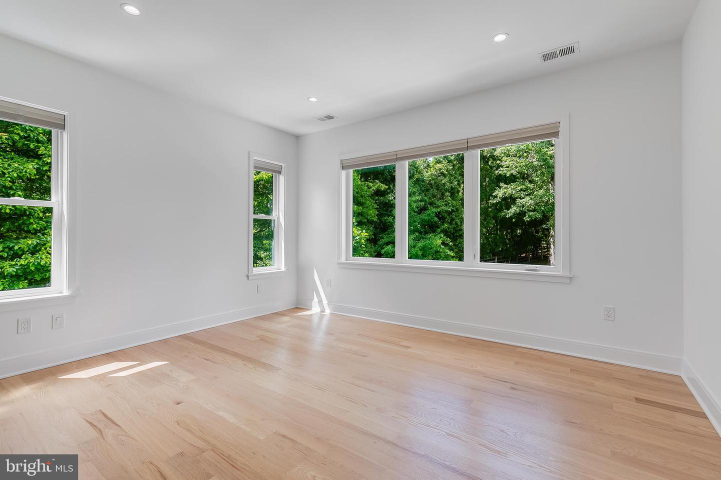 5914 WOODLEY RD, MCLEAN, Virginia 22101, 6 Bedrooms Bedrooms, ,6 BathroomsBathrooms,Residential,For sale,5914 WOODLEY RD,VAFX2223236 MLS # VAFX2223236