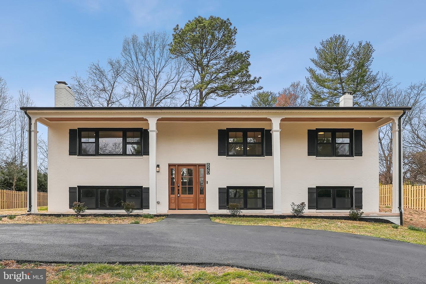 820 WALKER RD, GREAT FALLS, Virginia 22066, 5 Bedrooms Bedrooms, ,4 BathroomsBathrooms,Residential,For sale,820 WALKER RD,VAFX2225654 MLS # VAFX2225654
