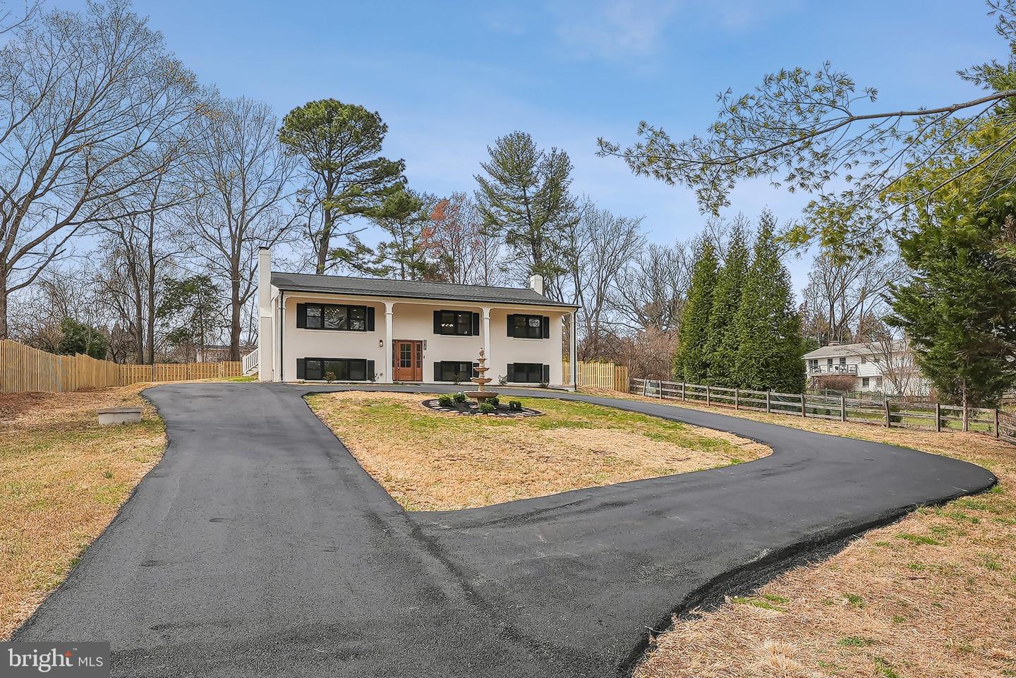 820 WALKER RD, GREAT FALLS, Virginia 22066, 5 Bedrooms Bedrooms, ,4 BathroomsBathrooms,Residential,For sale,820 WALKER RD,VAFX2225654 MLS # VAFX2225654