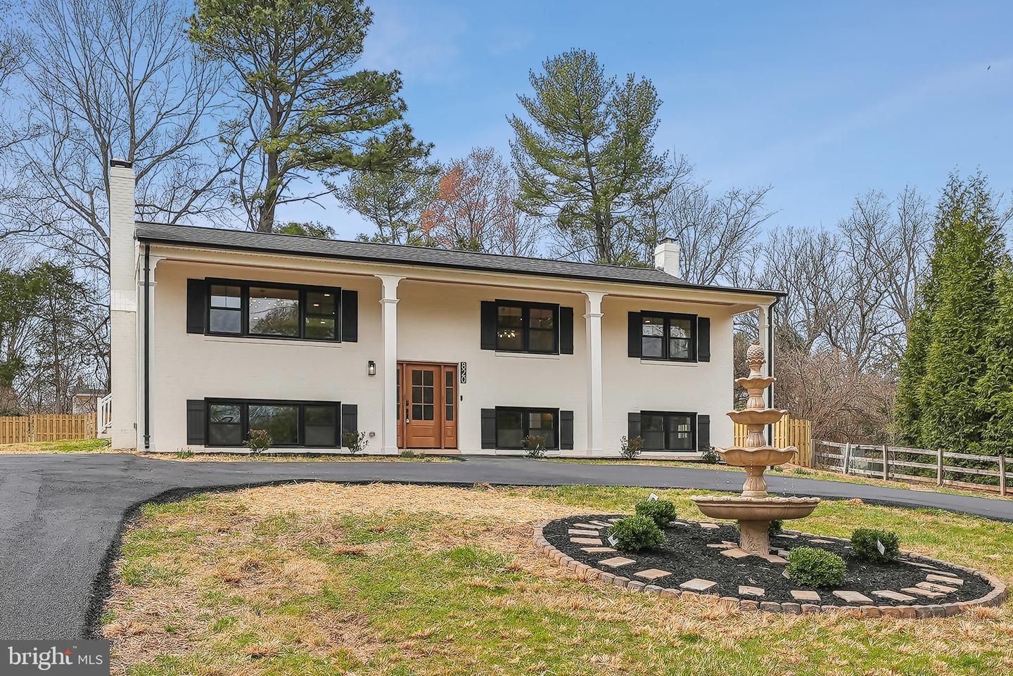 820 WALKER RD, GREAT FALLS, Virginia 22066, 5 Bedrooms Bedrooms, ,4 BathroomsBathrooms,Residential,For sale,820 WALKER RD,VAFX2225654 MLS # VAFX2225654