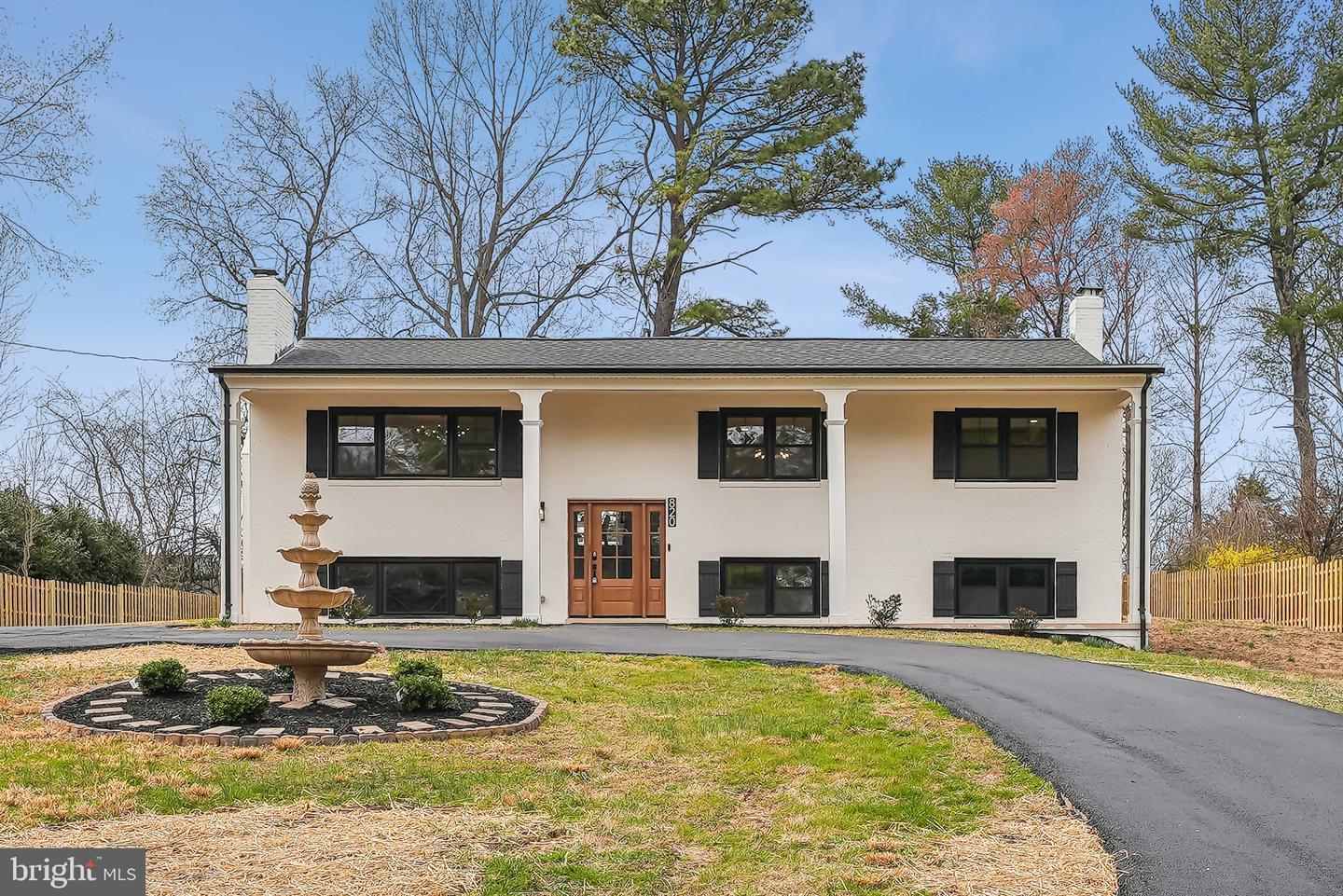 820 WALKER RD, GREAT FALLS, Virginia 22066, 5 Bedrooms Bedrooms, ,4 BathroomsBathrooms,Residential,For sale,820 WALKER RD,VAFX2225654 MLS # VAFX2225654