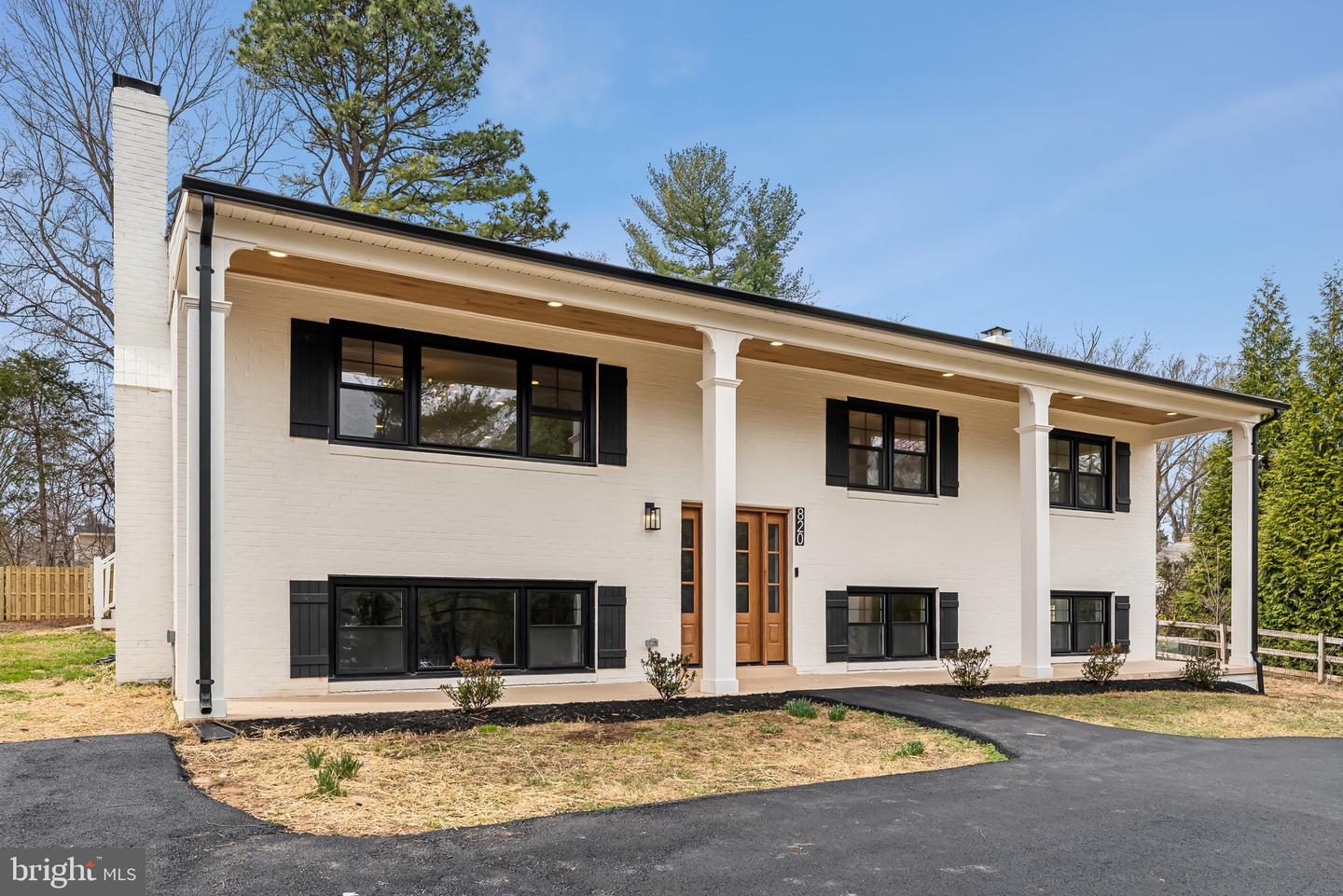 820 WALKER RD, GREAT FALLS, Virginia 22066, 5 Bedrooms Bedrooms, ,4 BathroomsBathrooms,Residential,For sale,820 WALKER RD,VAFX2225654 MLS # VAFX2225654