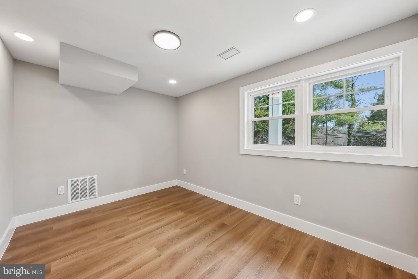 820 WALKER RD, GREAT FALLS, Virginia 22066, 5 Bedrooms Bedrooms, ,4 BathroomsBathrooms,Residential,For sale,820 WALKER RD,VAFX2225654 MLS # VAFX2225654