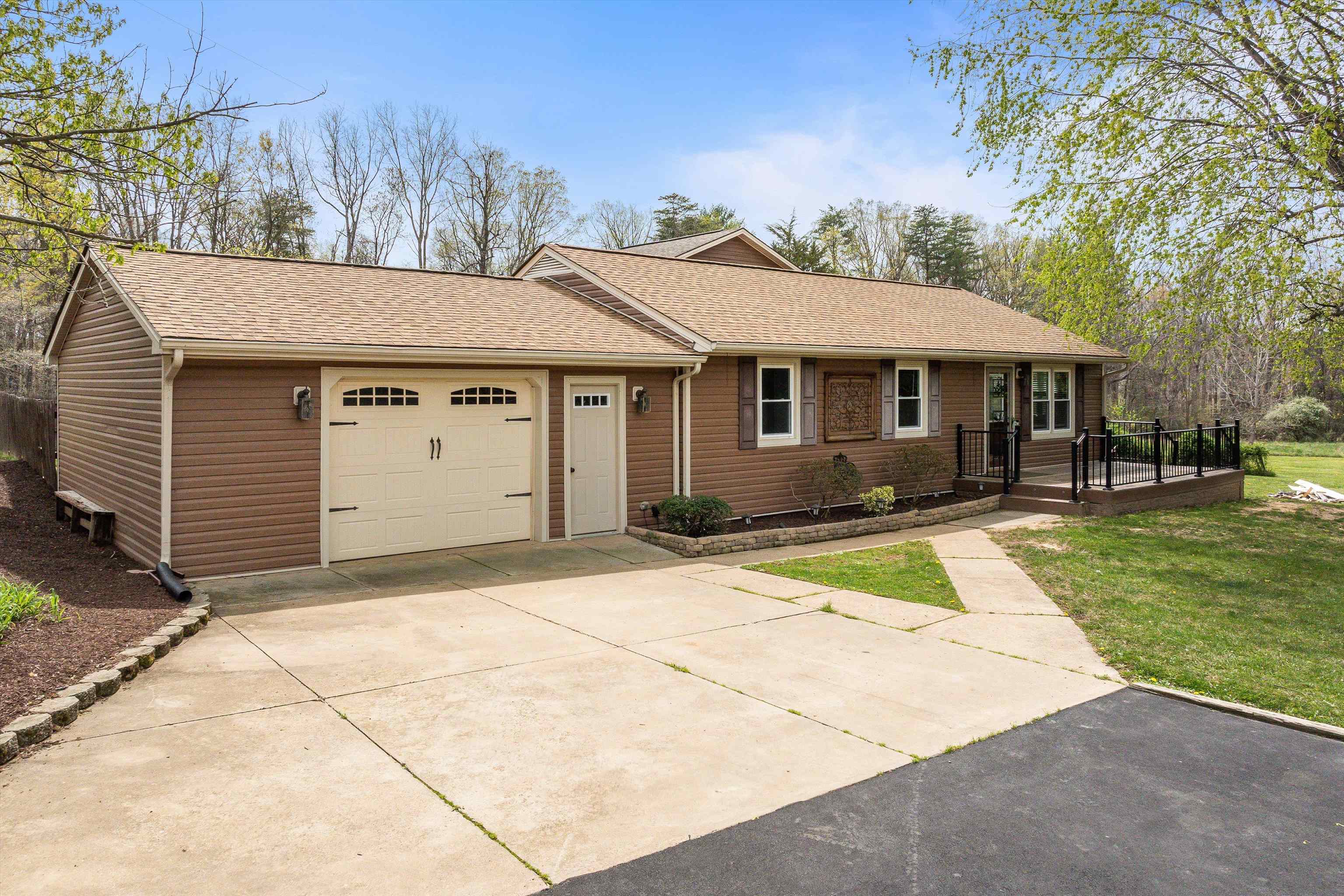 3002 RESORT DR, MCGAHEYSVILLE, Virginia 22840, 4 Bedrooms Bedrooms, ,2 BathroomsBathrooms,Residential,3002 RESORT DR,661481 MLS # 661481