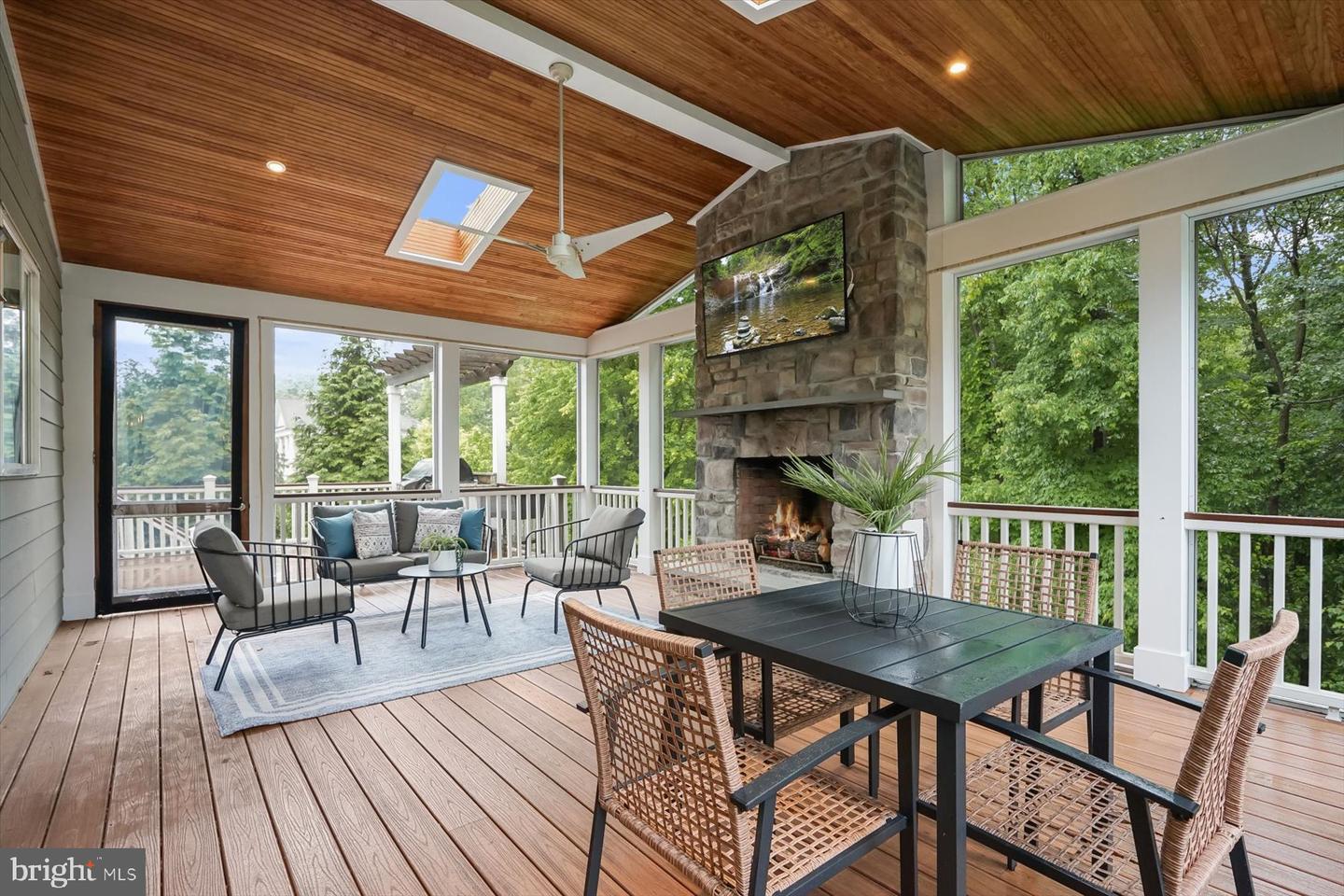 1302 SCOTTS RUN RD, MCLEAN, Virginia 22102, 7 Bedrooms Bedrooms, ,6 BathroomsBathrooms,Residential,For sale,1302 SCOTTS RUN RD,VAFX2230378 MLS # VAFX2230378