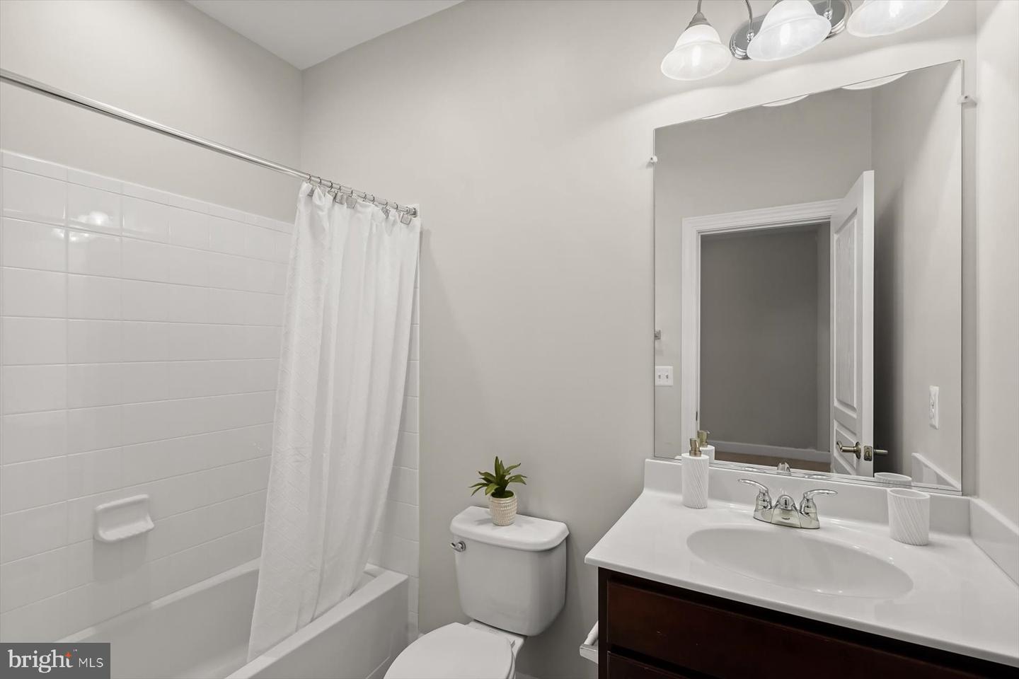 1302 SCOTTS RUN RD, MCLEAN, Virginia 22102, 7 Bedrooms Bedrooms, ,6 BathroomsBathrooms,Residential,For sale,1302 SCOTTS RUN RD,VAFX2230378 MLS # VAFX2230378