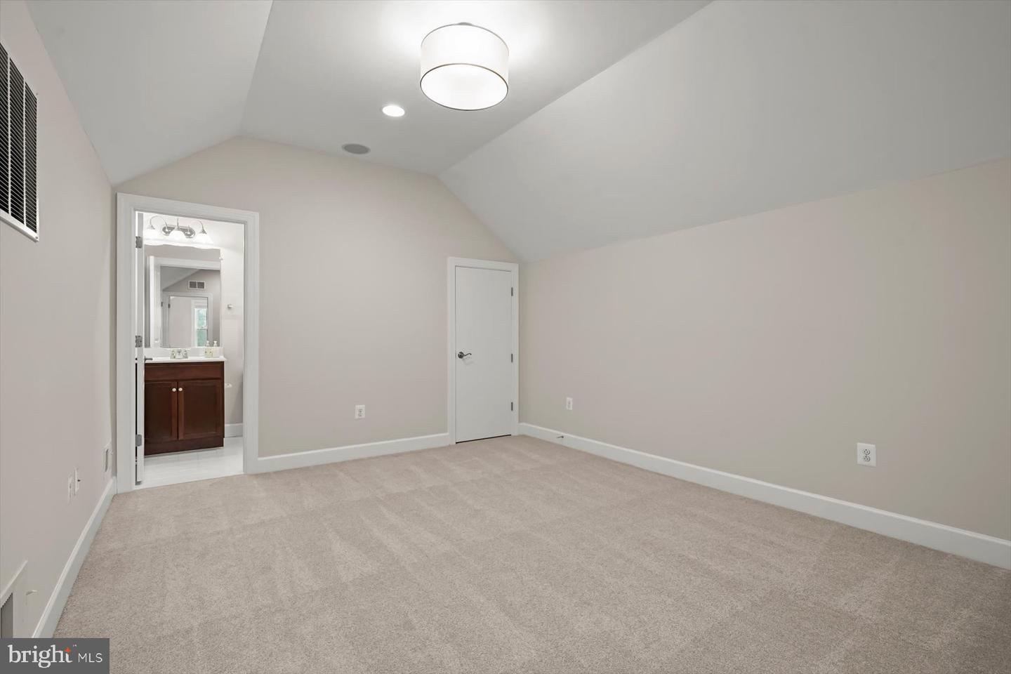 1302 SCOTTS RUN RD, MCLEAN, Virginia 22102, 7 Bedrooms Bedrooms, ,6 BathroomsBathrooms,Residential,For sale,1302 SCOTTS RUN RD,VAFX2230378 MLS # VAFX2230378