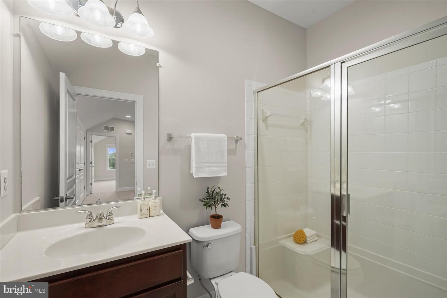 1302 SCOTTS RUN RD, MCLEAN, Virginia 22102, 7 Bedrooms Bedrooms, ,6 BathroomsBathrooms,Residential,For sale,1302 SCOTTS RUN RD,VAFX2230378 MLS # VAFX2230378