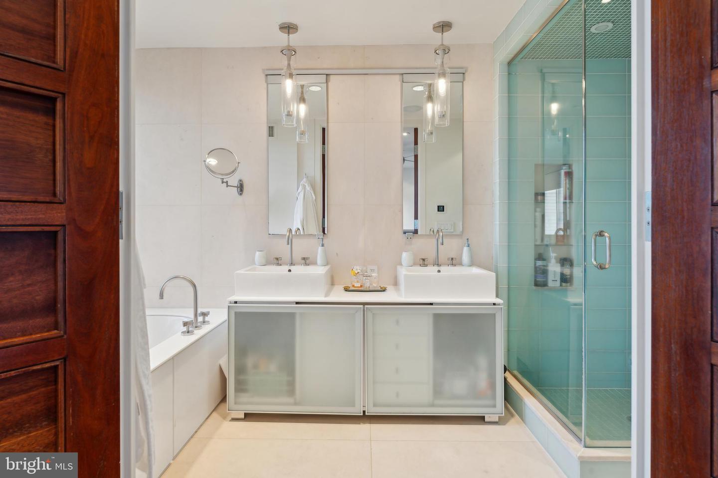 1612 16TH ST NW #3, WASHINGTON, District Of Columbia 20009, 2 Bedrooms Bedrooms, ,2 BathroomsBathrooms,Residential,For sale,1612 16TH ST NW #3,DCDC2193116 MLS # DCDC2193116