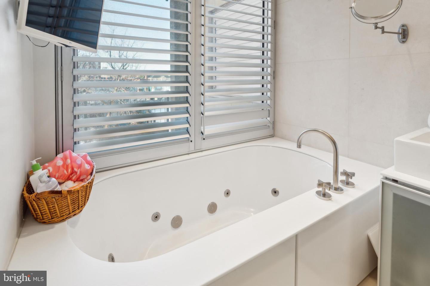 1612 16TH ST NW #3, WASHINGTON, District Of Columbia 20009, 2 Bedrooms Bedrooms, ,2 BathroomsBathrooms,Residential,For sale,1612 16TH ST NW #3,DCDC2193116 MLS # DCDC2193116