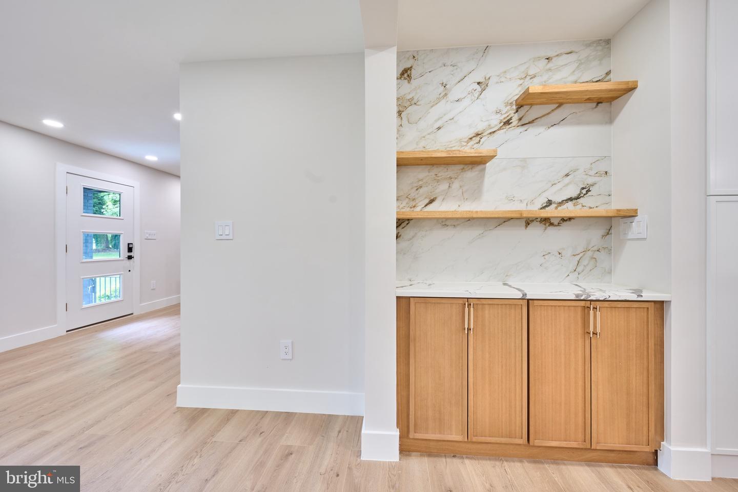 11318 VALE RD, OAKTON, Virginia 22124, 4 Bedrooms Bedrooms, ,3 BathroomsBathrooms,Residential,For sale,11318 VALE RD,VAFX2233070 MLS # VAFX2233070